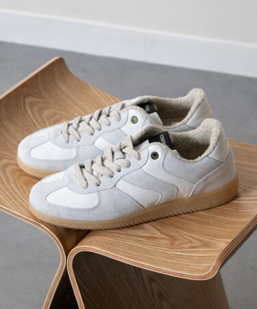 【VERBENAS】ローカットガムソールスニーカー