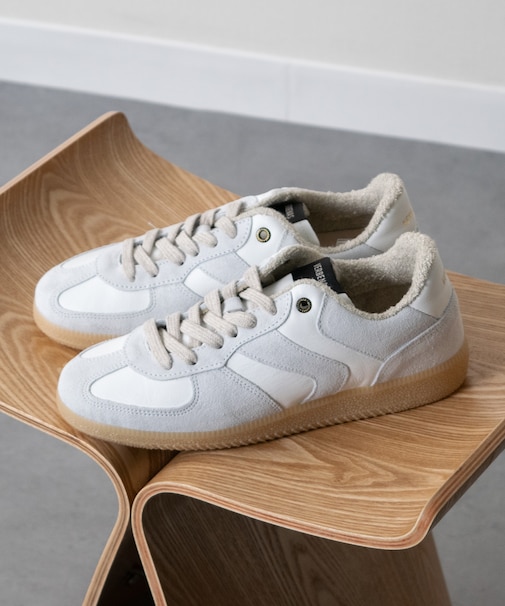 【VERBENAS】ローカットガムソールスニーカー