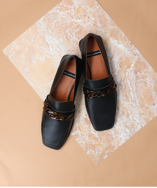 【ANGEL ALARCON】スクエアトウアクリルチェーンローファー