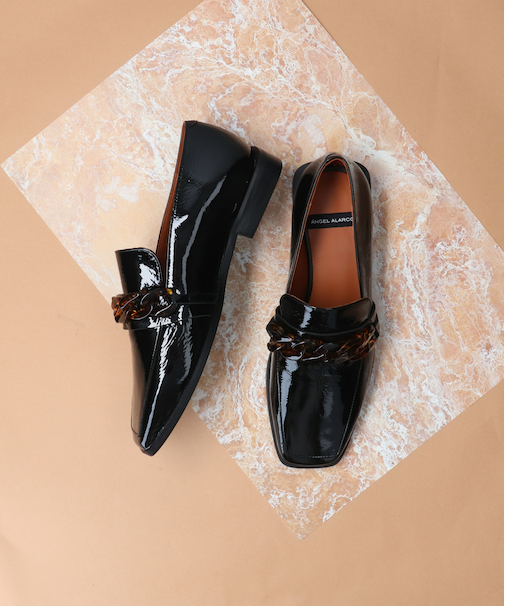 【ANGEL ALARCON】スクエアトウアクリルチェーンローファー