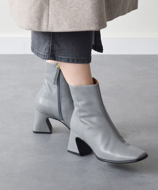 【ANGEL ALARCON】フレアヒールセンターシームショートブーツ