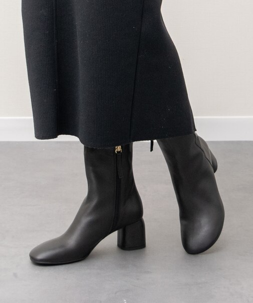 【ANGEL ALARCON】オブリークトウミドルヒールブーツ
