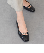 【INTER-CHAUSSURES】スクエアトウバックルサケットバレエ