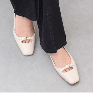 【INTER-CHAUSSURES】スクエアトウバックルサケットバレエ