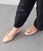【INTER-CHAUSSURES】スクエアトウバックルサケットバレエ