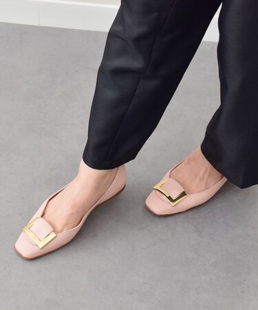 【INTER-CHAUSSURES】スクエアトウバックルサケットバレエ