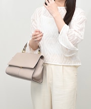 【LORISTELLA】シュリンクレザーフラップハンドバッグ