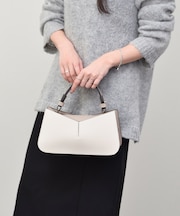 【LORISTELLA】Vカットレザーコンビハンドバッグ