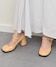 ベージュ