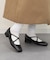 【INTER-CHAUSSURES】スクエアトウクロスストラップパンプス