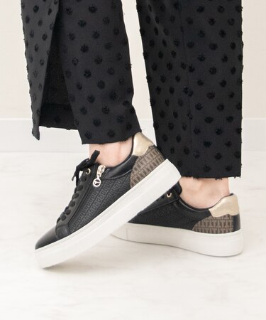 【Tamaris】メタルアクセント厚底フラットソールスニーカー