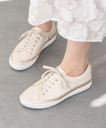 【CAPRICE】メタルアクセントレースアップスニーカー