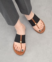 【ITALIAN SHOEMAKERS】メタルパーツエラスティックトングサンダル
