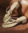 ベージュ