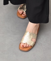 【Oh my Sandals】スクエアトウ型押しレザーフラットサンダル