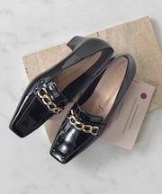 【Bridget Birkin】ヒールアップチェーンスクエアローファー