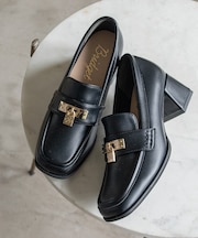 【Bridget Birkin】イニシャルロックヒールアップローファー