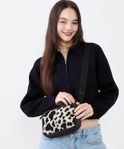 PUFFY CUBE CROSSBODY カウシェルパ