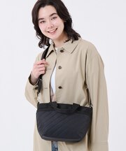 SMALL BUCKET TOTE ラインデボスブラック