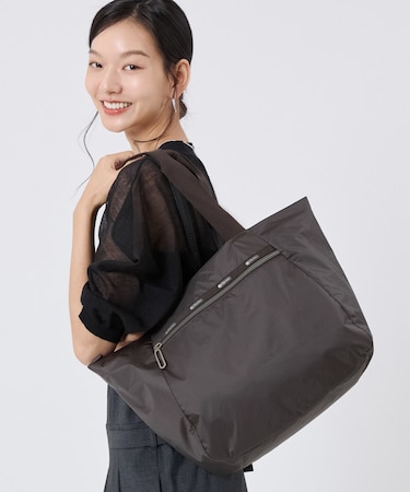 ESSENTIAL E/W ZIPTOP TOTE ダークチョコレートC