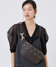 ESSENTIAL BELT BAG ダークチョコレートC