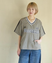 evo. (エボ) WEB限定 スタジアムロゴ刺繍 ラインリブ 裾ドロスト Vネック ナイロン プルオーバーブラウス