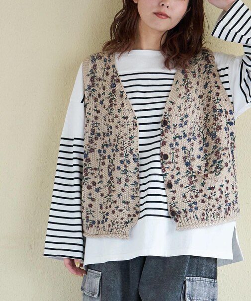WEB限定 evo. (エボ) 花柄 プリント Vネック ニット ベスト