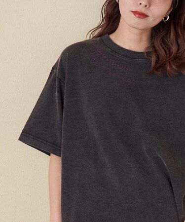 21/-OE天竺 パウダー加工 衿刺繍 Tシャツ