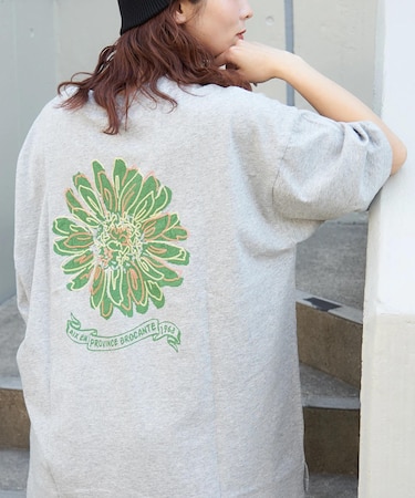21/-OE天竺 汗染み防止加工 フラワープリント & 刺繍 Tシャツ