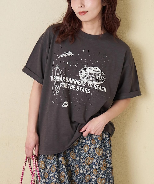 32/-スラブ天竺 Univers プリント Tシャツ