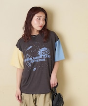 32/-スラブ天竺 Univers プリント Tシャツ