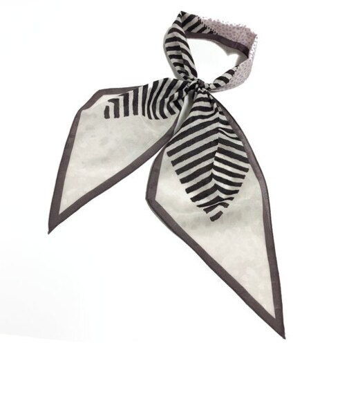 HURRI CURRI " 小さなサイズのティーニースカーフ "