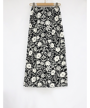 スリット入ロングスカート