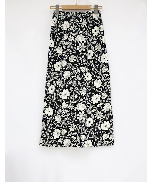 スリット入ロングスカート