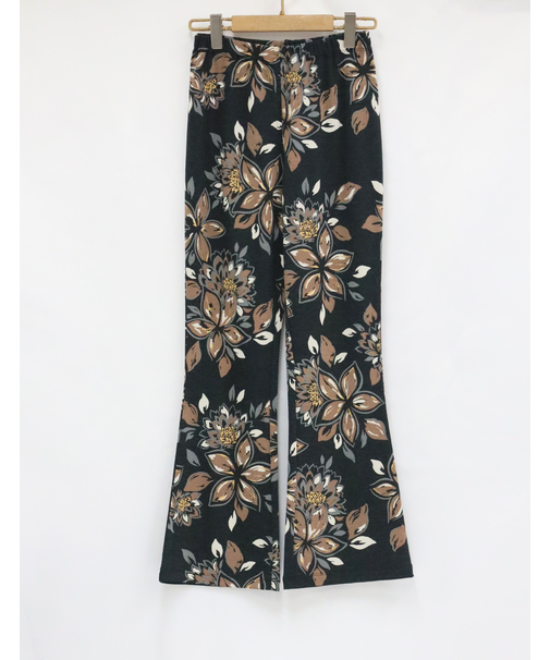 ブーツカットパンツ