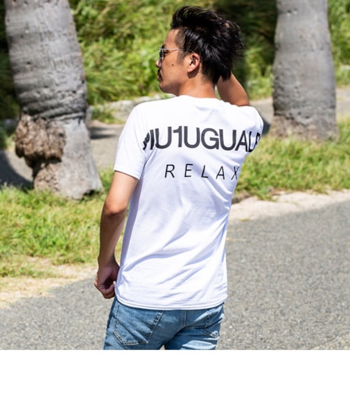 1PIU1UGUALE3 RELAX(ウノピゥウノウグァーレトレ) バックロゴプリントTシャツ
