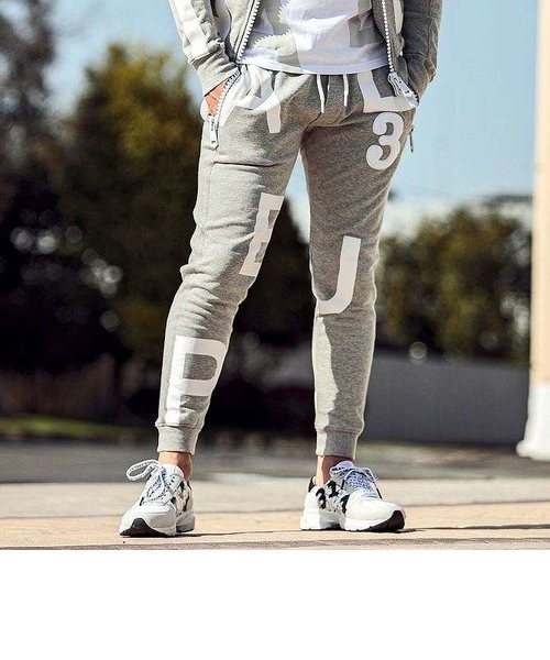 1PIU1UGUALE3 RELAX(ウノピゥウノウグァーレトレ)ビッグファスナーランダムロゴジョガーパンツ 1PIU1UGUALE3 RELAX ウノピゥウノウグァーレトレ ビッグファスナー