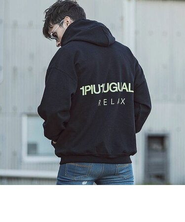 1PIU1UGUALE3 RELAX(ウノピゥウノウグァーレトレ)ネオンカラーバックロゴ裏起毛プルオーバーパーカー