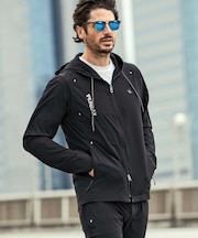 1PIU1UGUALE3 RELAX(ウノピゥウノウグァーレトレ リラックス)縦ロゴランニングパーカー