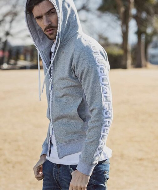 1PIU1UGUALE3 RELAX(ウノピゥウノウグァーレトレ リラックス)ビッグファスナーサイドロゴアップリケスウェットパーカー