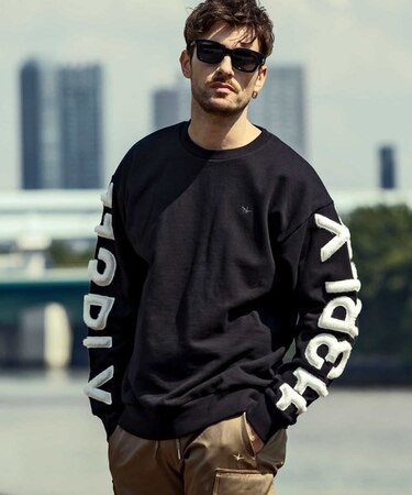 1PIU1UGUALE3 RELAX(ウノピゥウノウグァーレトレ リラックス)ファーアップリケスウェット