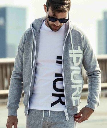 1PIU1UGUALE3 RELAX(ウノピゥウノウグァーレトレ リラックス)縦ロゴスウェットパーカー