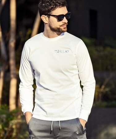 1PIU1UGUALE3 RELAX(ウノピゥウノウグァーレトレ リラックス)メタルロゴロングTシャツ