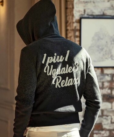 1PIU1UGUALE3 RELAX(ウノピゥウノウグァーレトレ リラックス)バックロゴグラデーションニットプルパーカー