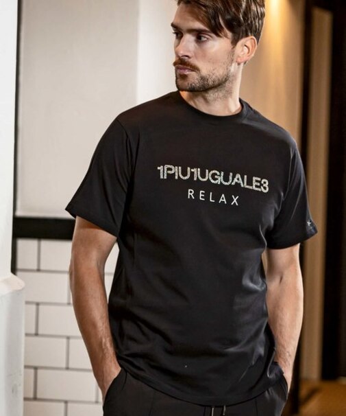 1PIU1UGUALE3 RELAX(ウノピゥウノウグァーレトレ リラックス)ビーズロゴ半袖Tシャツ