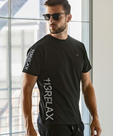 1PIU1UGUALE3 RELAX(ウノピゥウノウグァーレトレ リラックス)ラインストーンサイドロゴ半袖Tシャツ