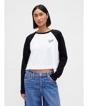 リラックスフィット ラグランスリーブクロップド GAPロゴTシャツ