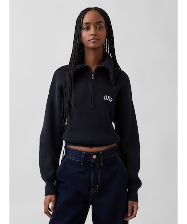 リラックスフィット GAPロゴ ハーフジップ プルオーバー クロップドセーター