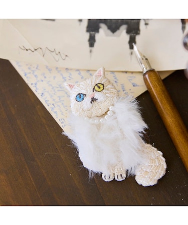 ファーねこブローチ