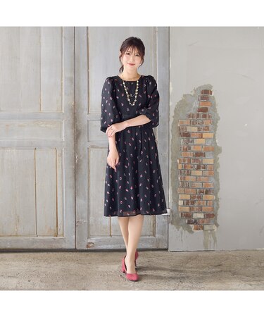 【美シルエット】つぼみ刺繍ワンピース